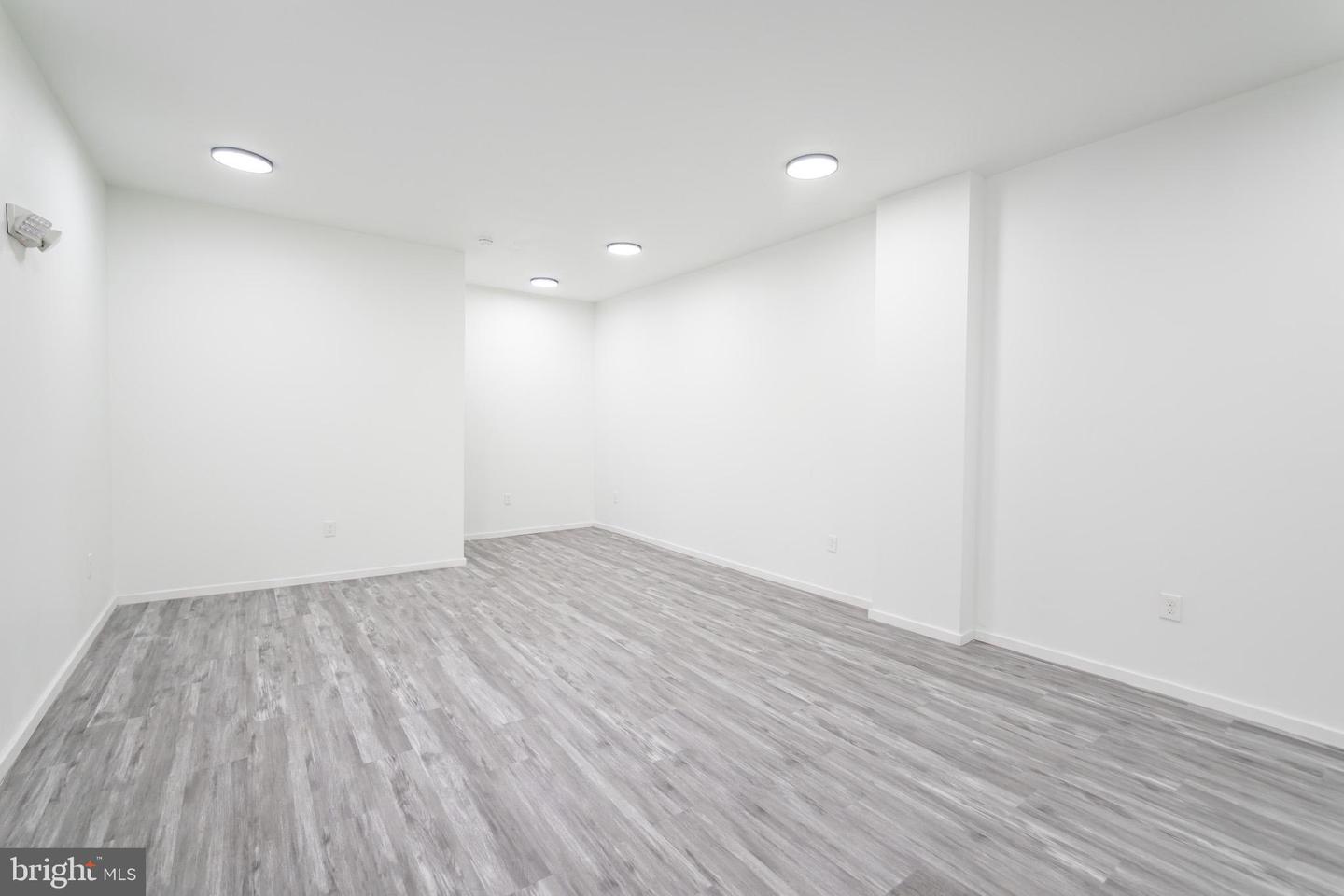 5715 Woodland Ave #commercial Space Property Photo 3