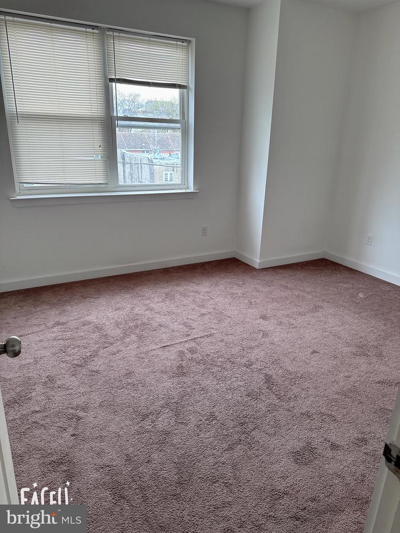 1511 W Seybert St Property Photo 3