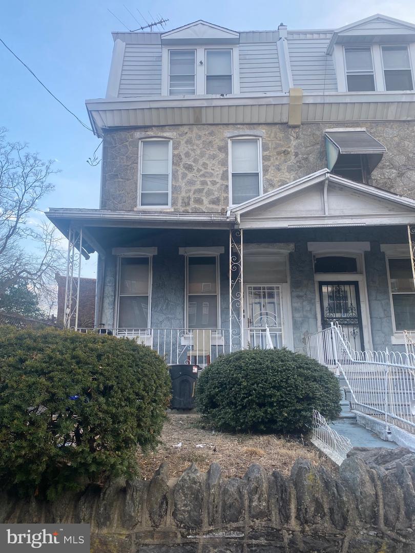 2104 W Ontario St Property Photo 1