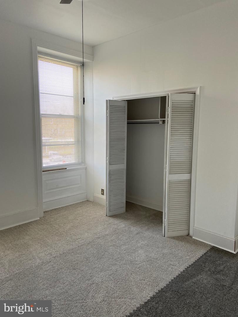 2104 W Ontario St Property Photo 4