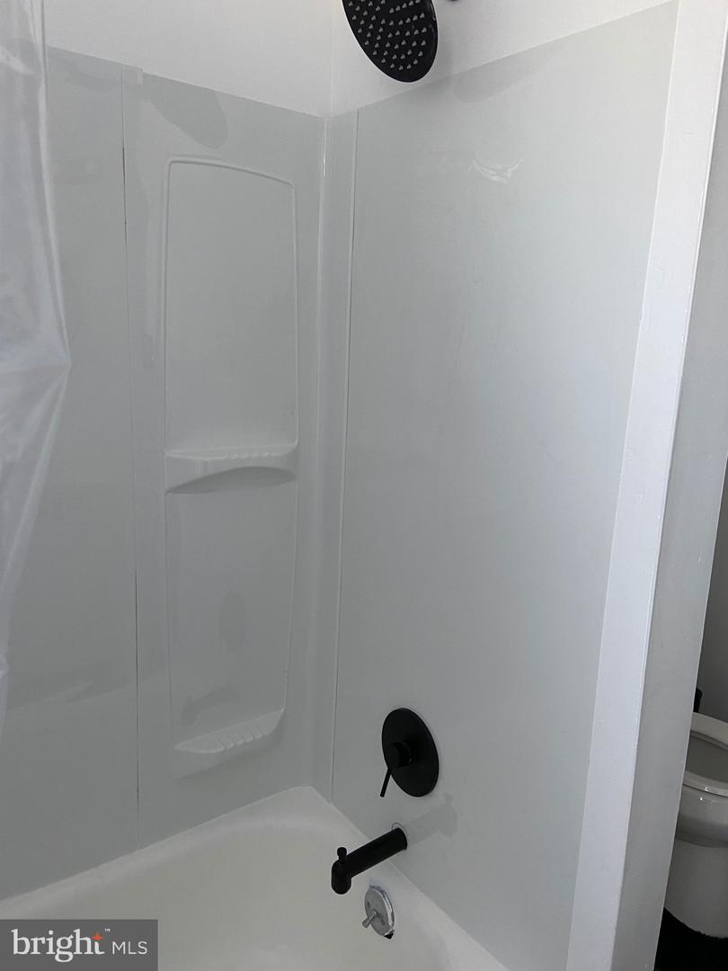 2104 W Ontario St Property Photo 8