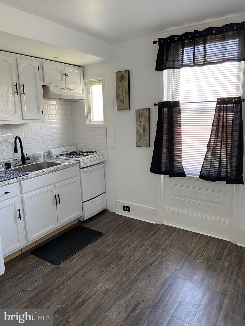 2104 W Ontario St Property Photo 12
