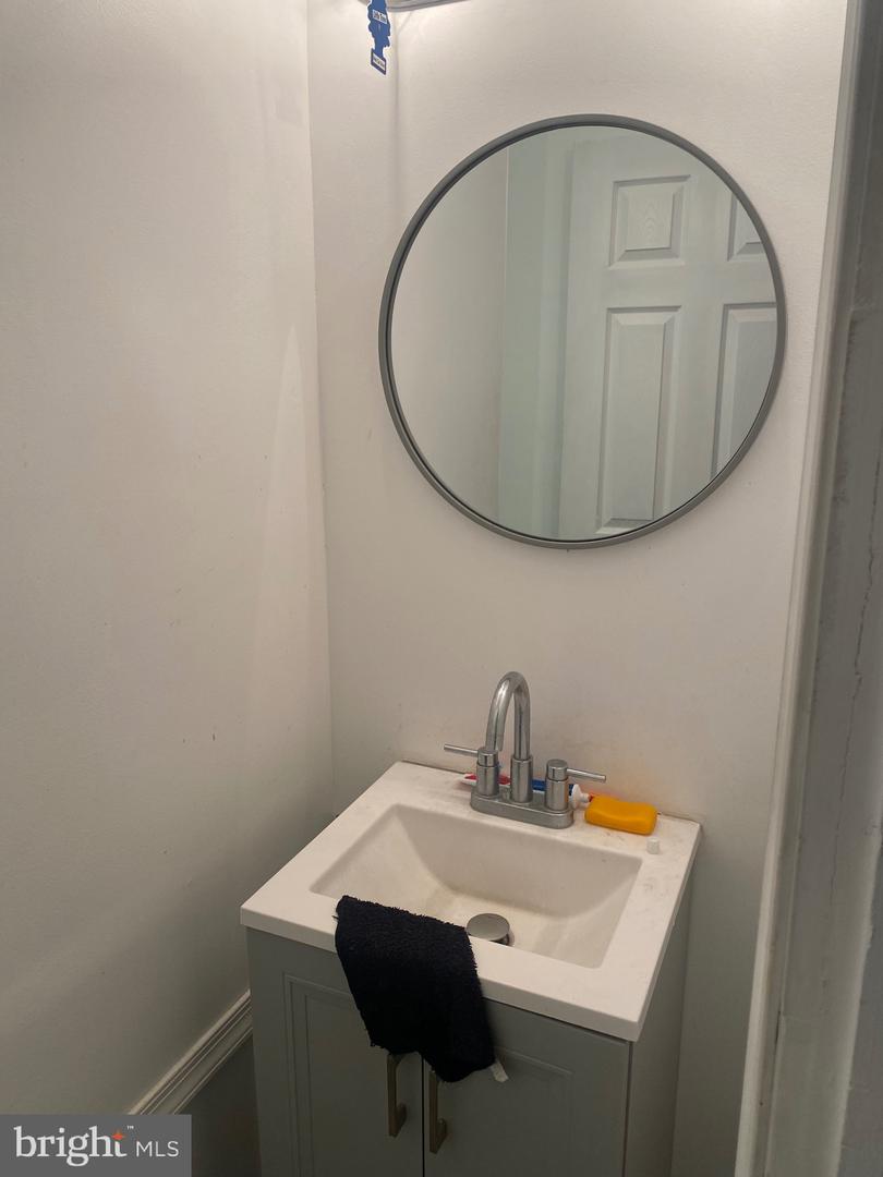2104 W Ontario St Property Photo 21