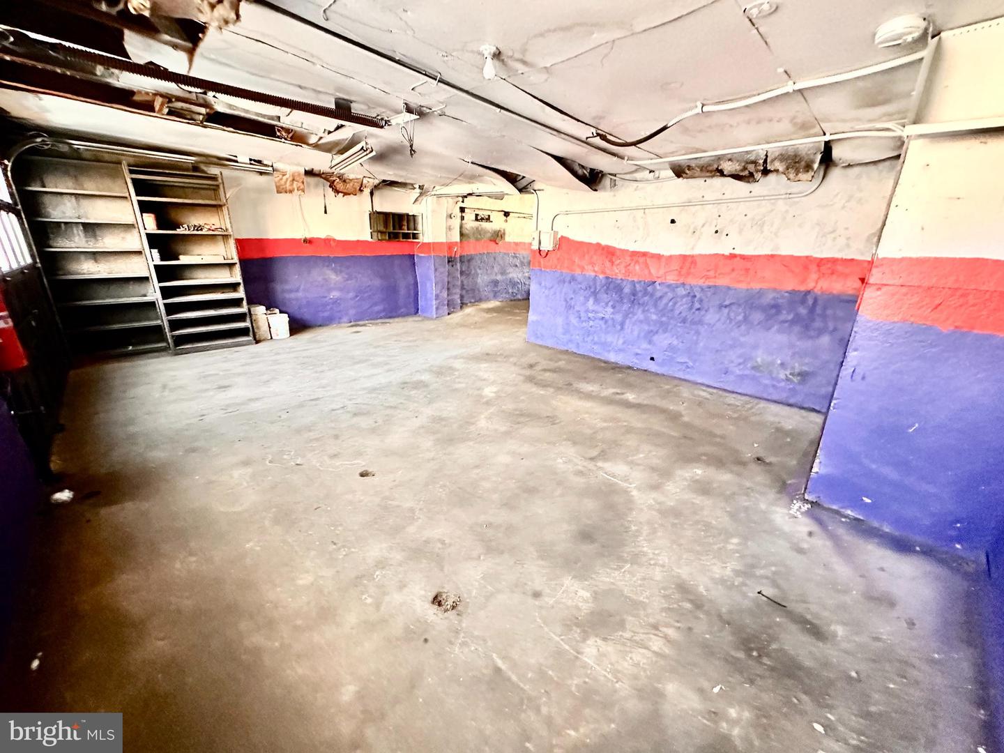 237 E Springer St #garage Property Photo 4