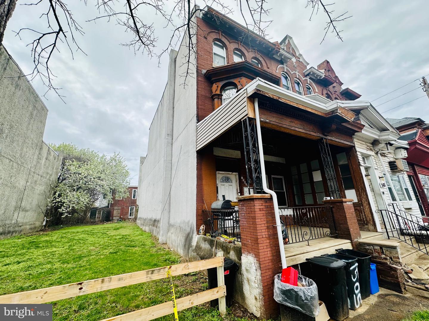 1505 W Erie Ave Property Photo 2
