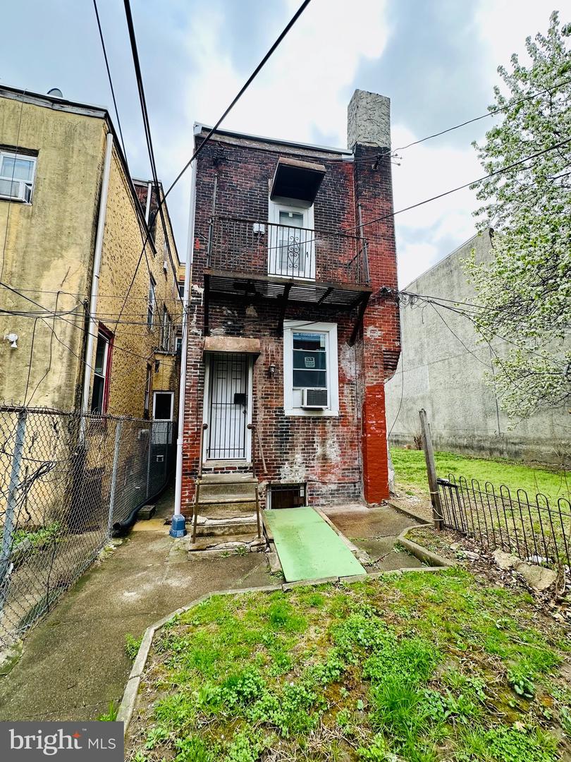 1505 W Erie Ave Property Photo 4