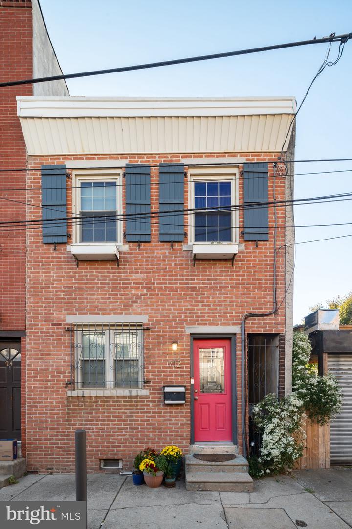 712 S Chadwick St Property Photo 1