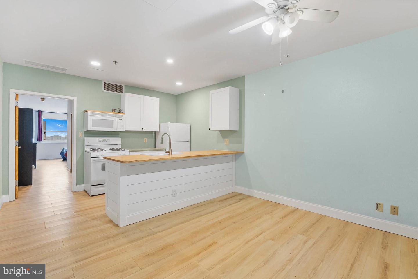 1100 VINE ST #1403 Property Photo 1