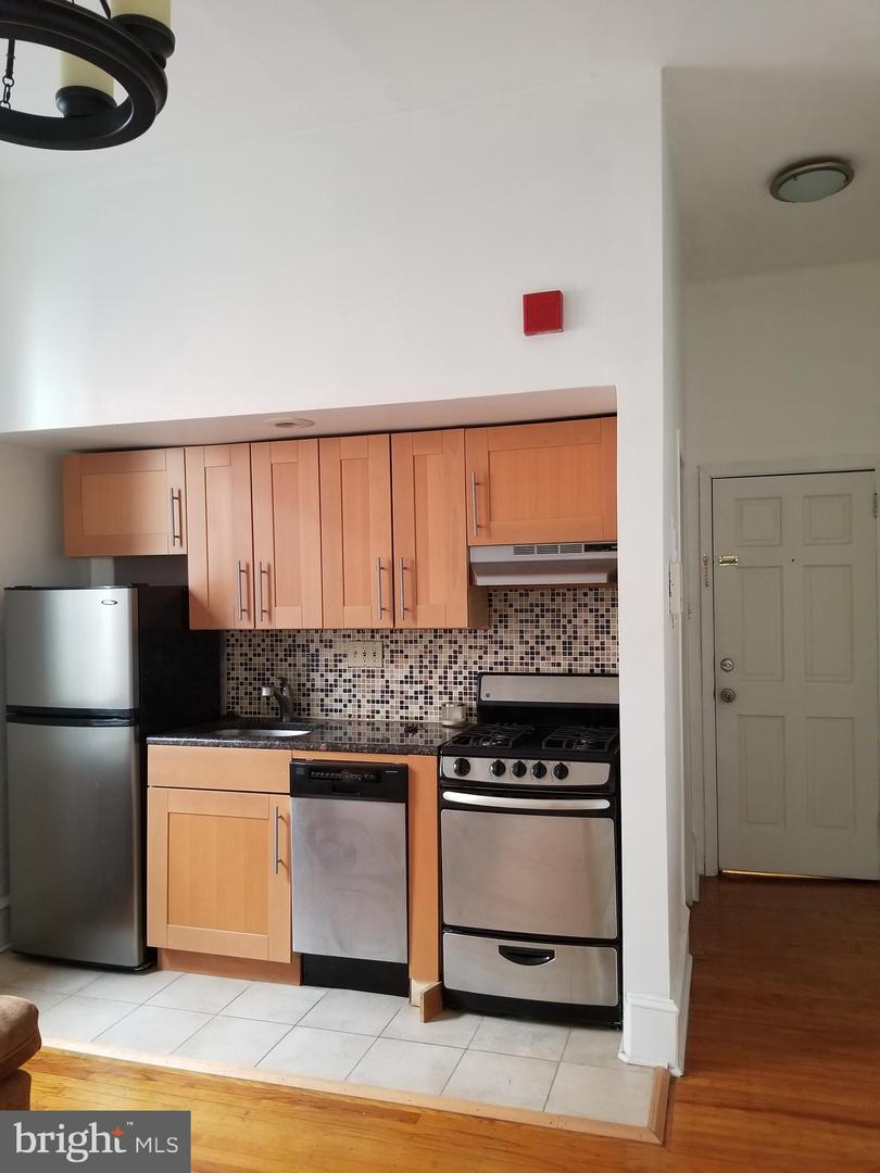 1109 Spruce St #3r Property Photo 3