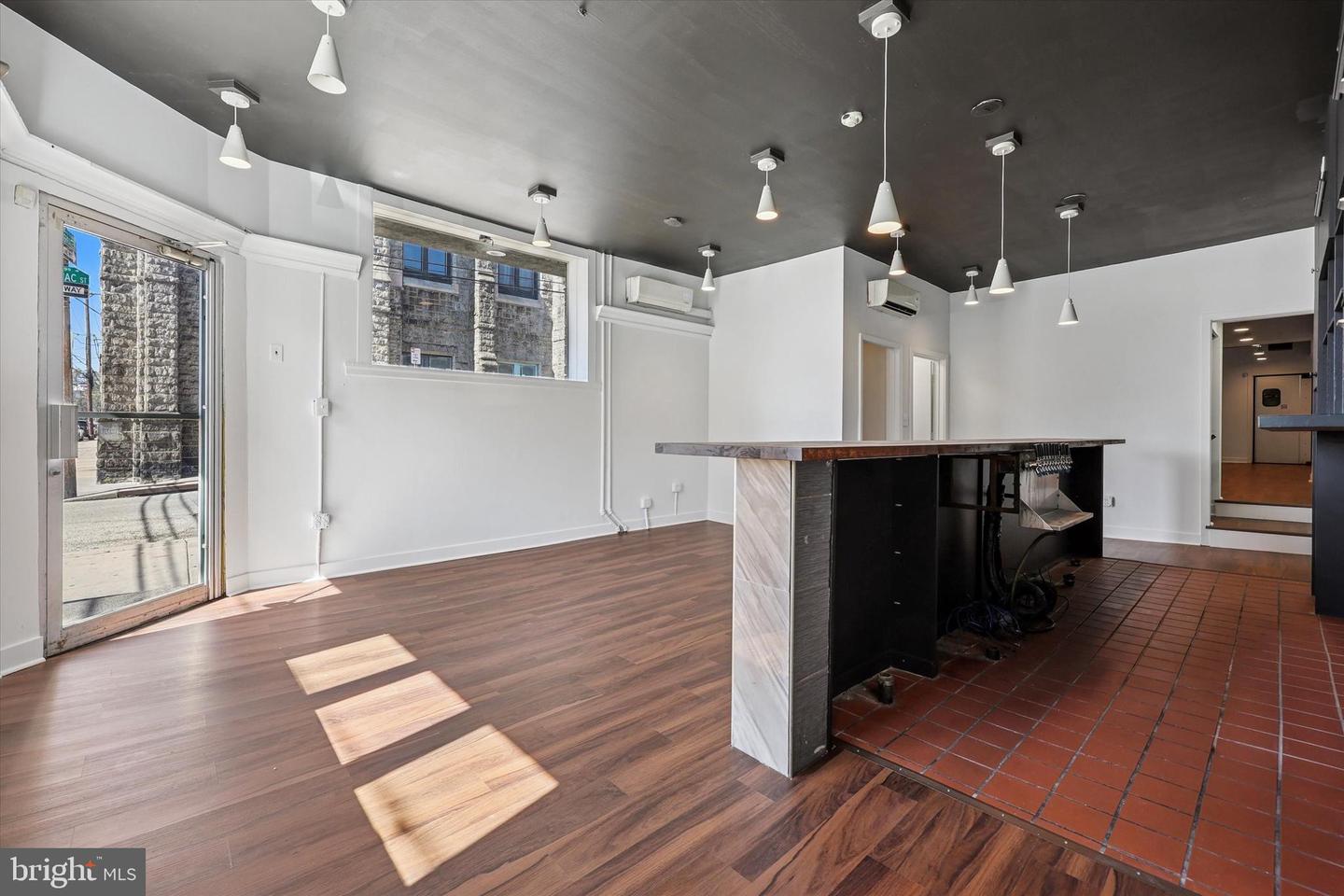 3847 Terrace St Property Photo 4