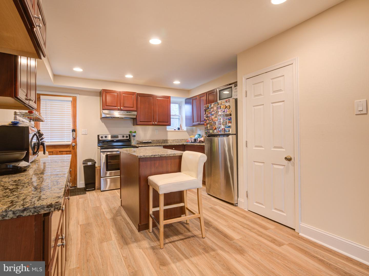 2623 Emerald St Property Photo 5