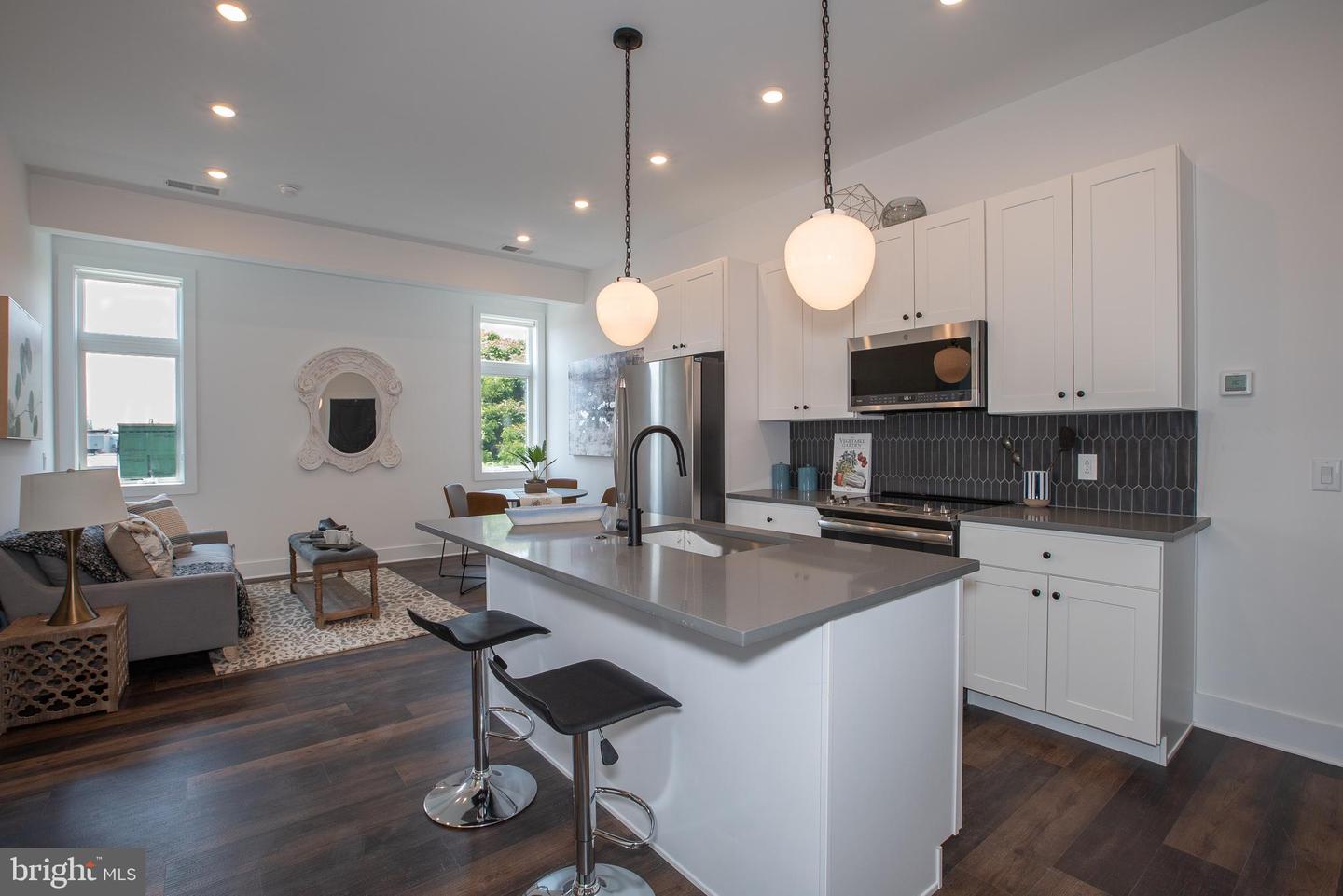 2940 W Thompson St #unit 101 Property Photo 1