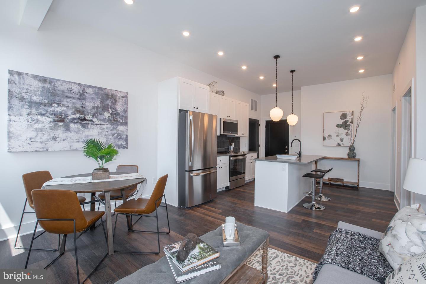 2940 W Thompson St #unit 101 Property Photo 4