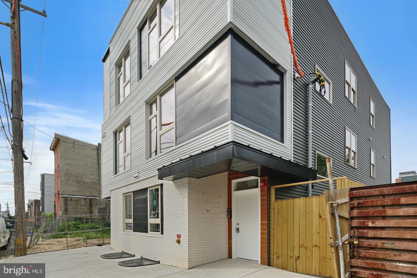 1917 E Letterly St #e Property Photo 11