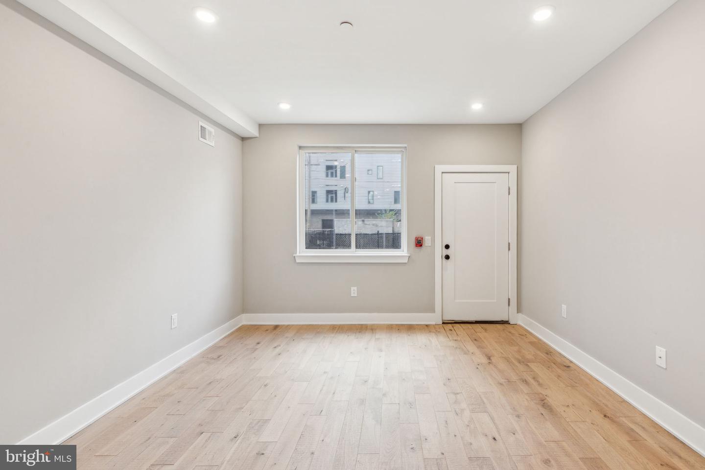 1808 E Hagert St #1 Property Photo 6