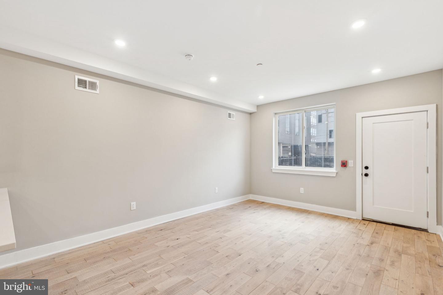 1808 E Hagert St #1 Property Photo 7