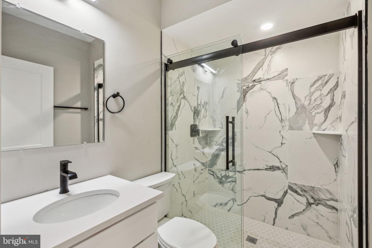 1808 E Hagert St #1 Property Photo 8