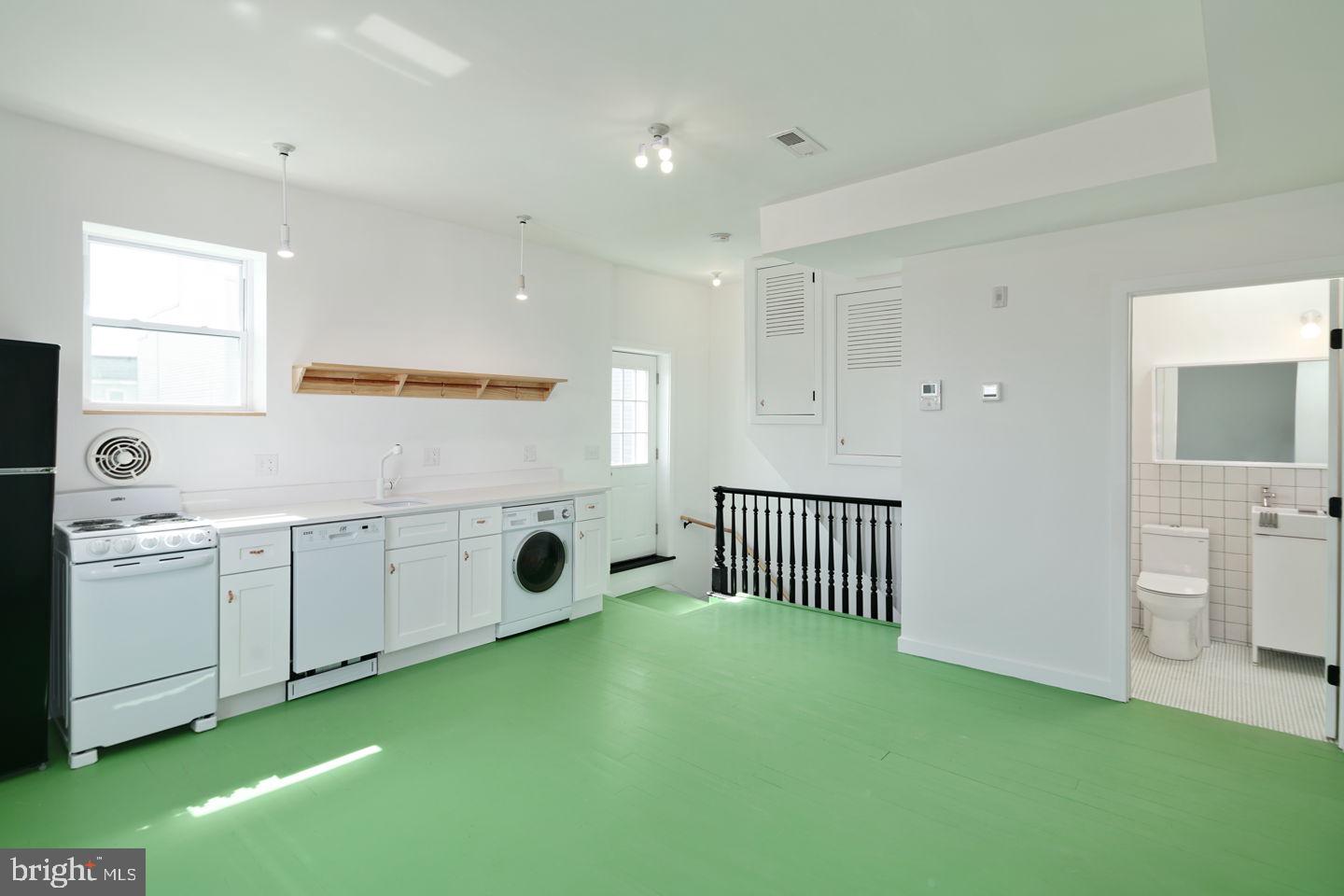 2329 Frankford Ave #d Property Photo 2