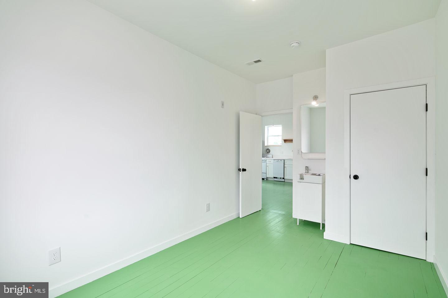 2329 Frankford Ave #d Property Photo 5