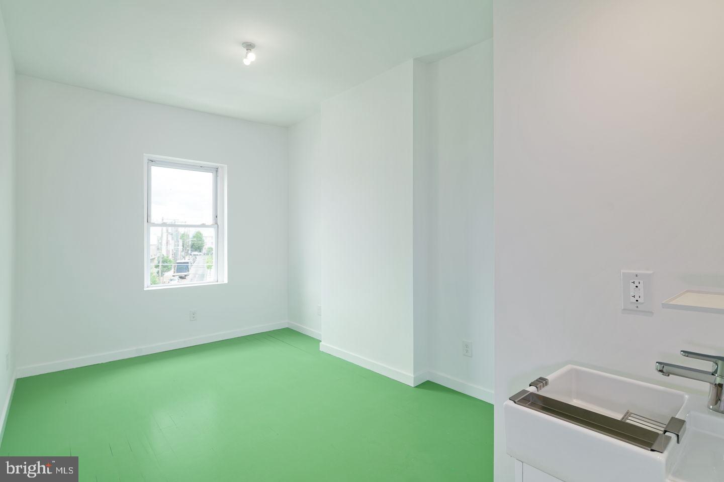 2329 Frankford Ave #d Property Photo 6