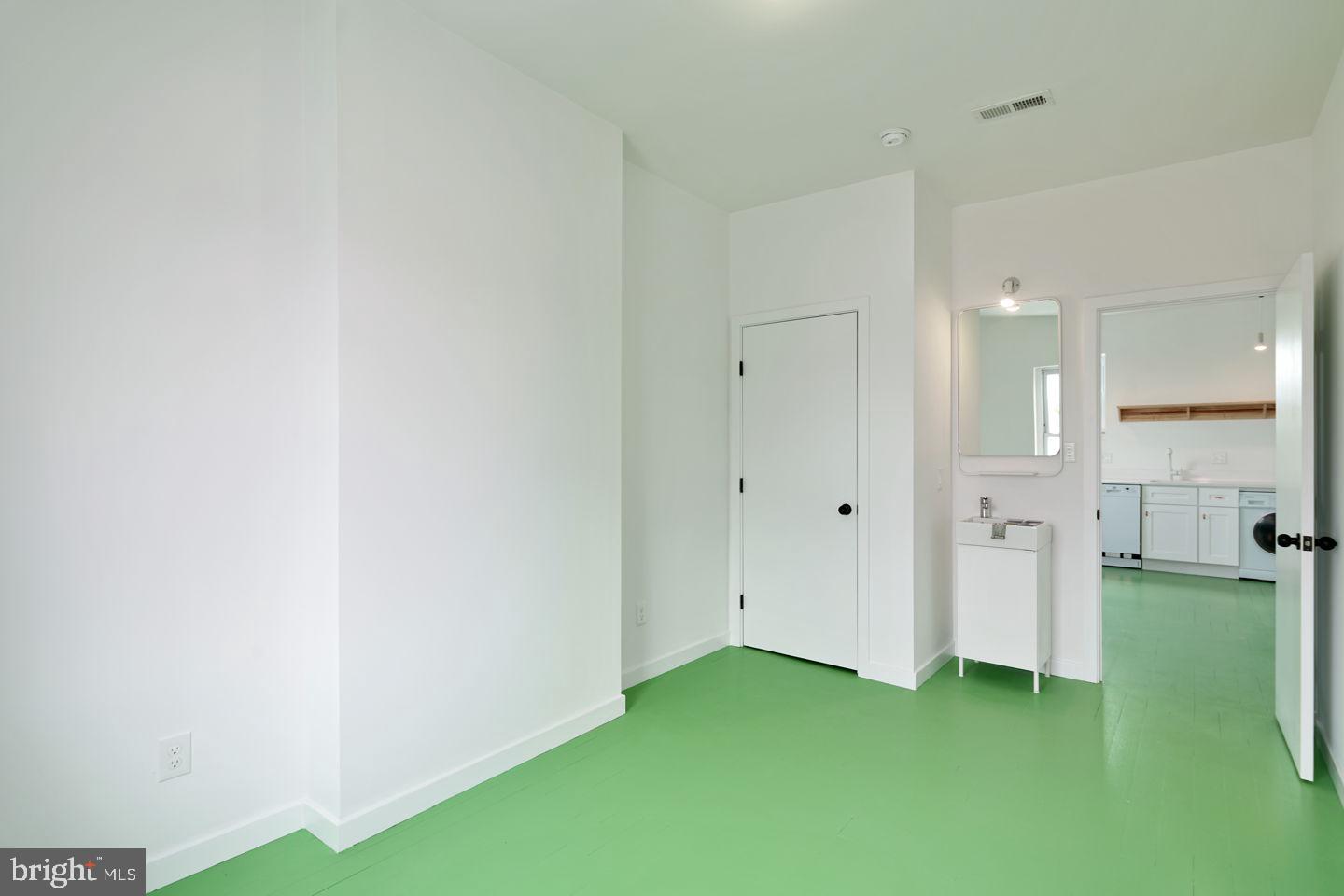 2329 Frankford Ave #d Property Photo 7