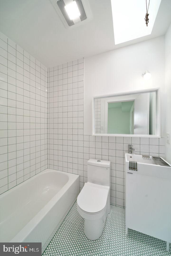 2329 Frankford Ave #d Property Photo 9