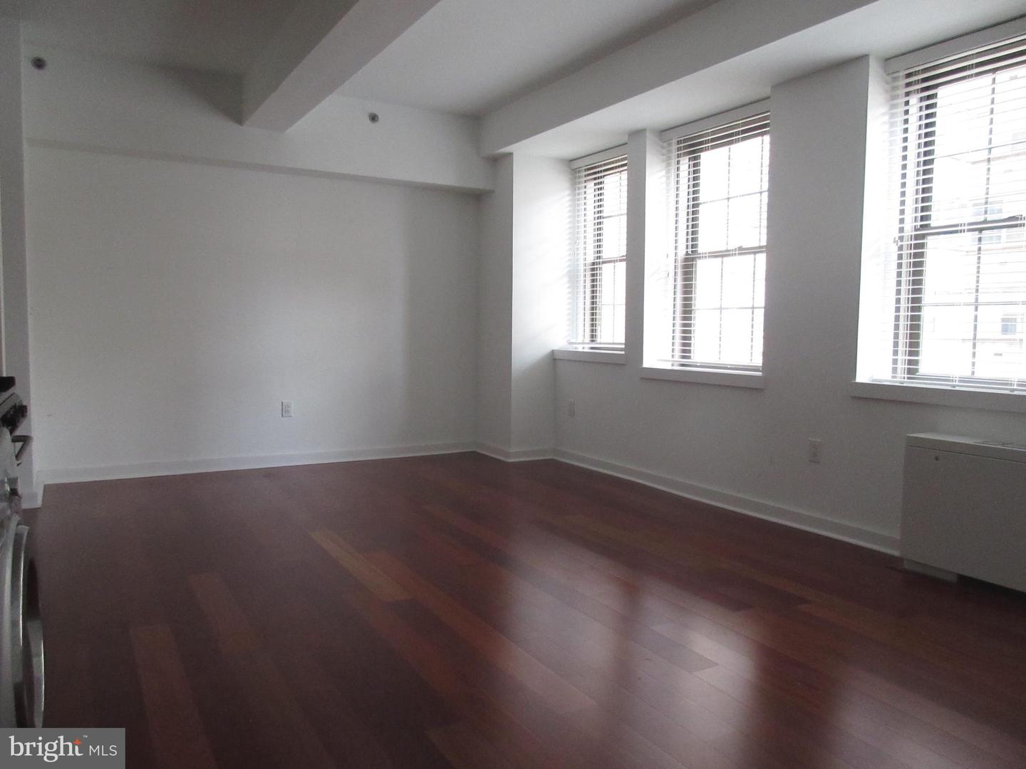 219-29 S 18th St #403 Property Photo 2