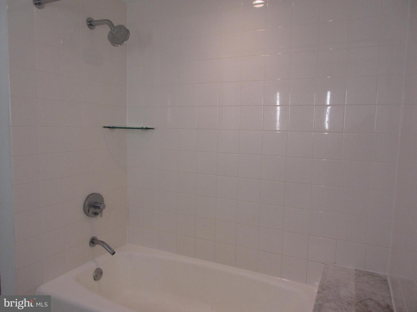 219-29 S 18th St #403 Property Photo 4