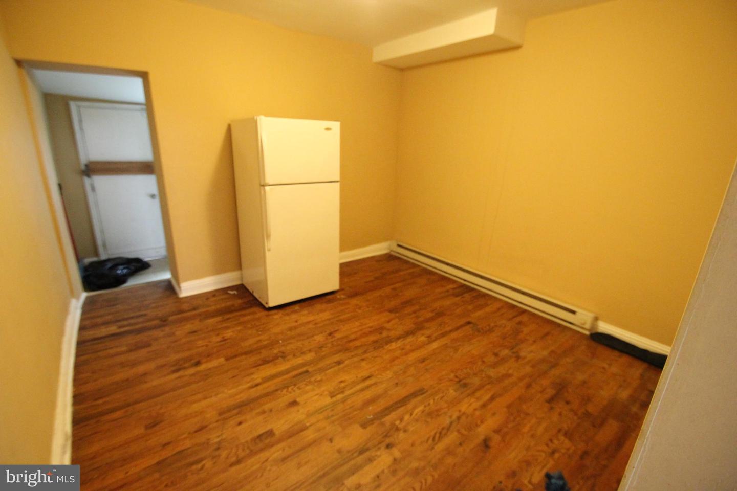 1754 W Pacific St Property Photo 3