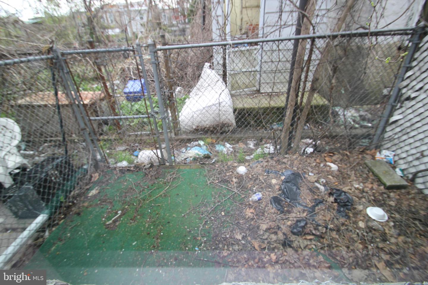 1754 W Pacific St Property Photo 5