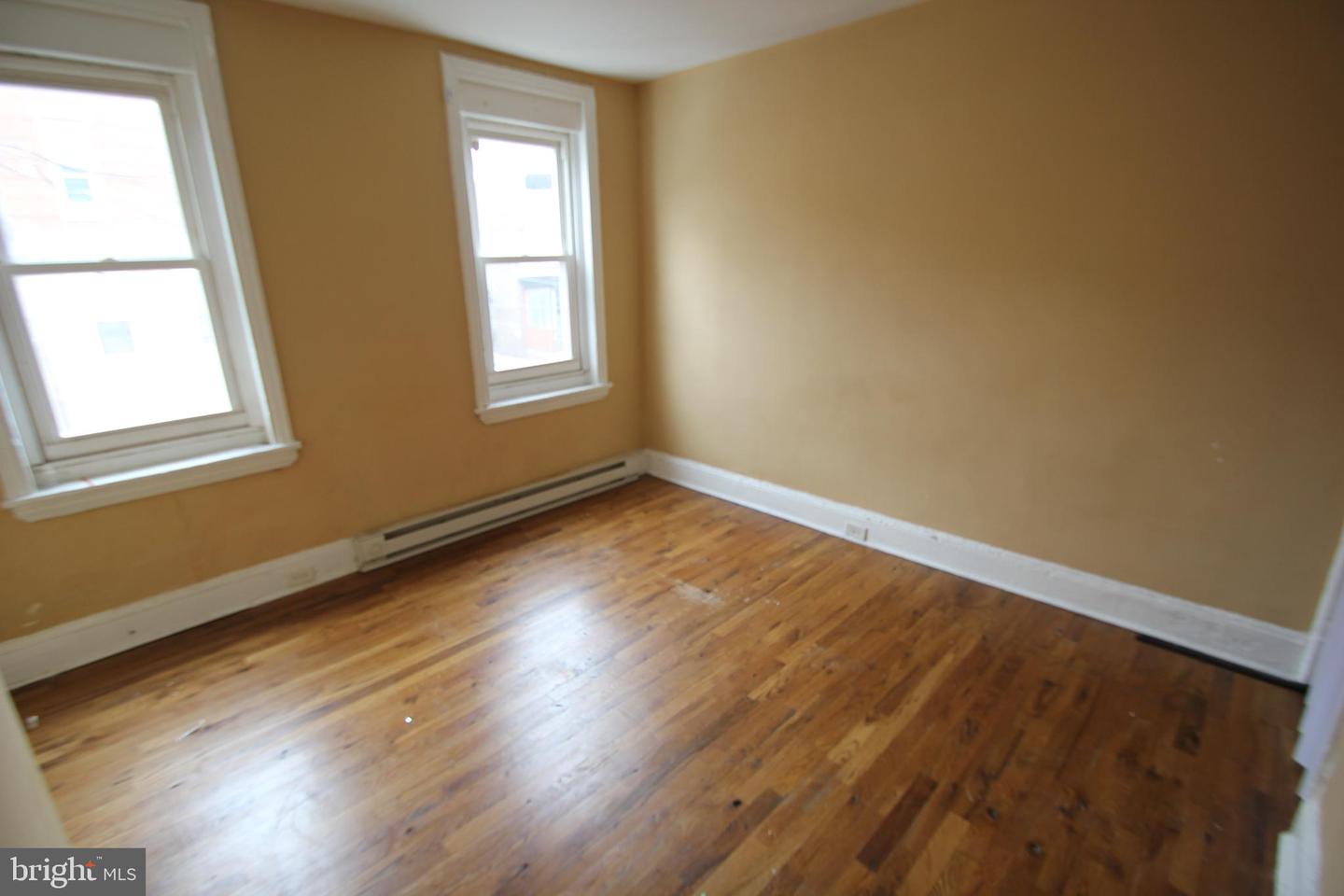 1754 W Pacific St Property Photo 8