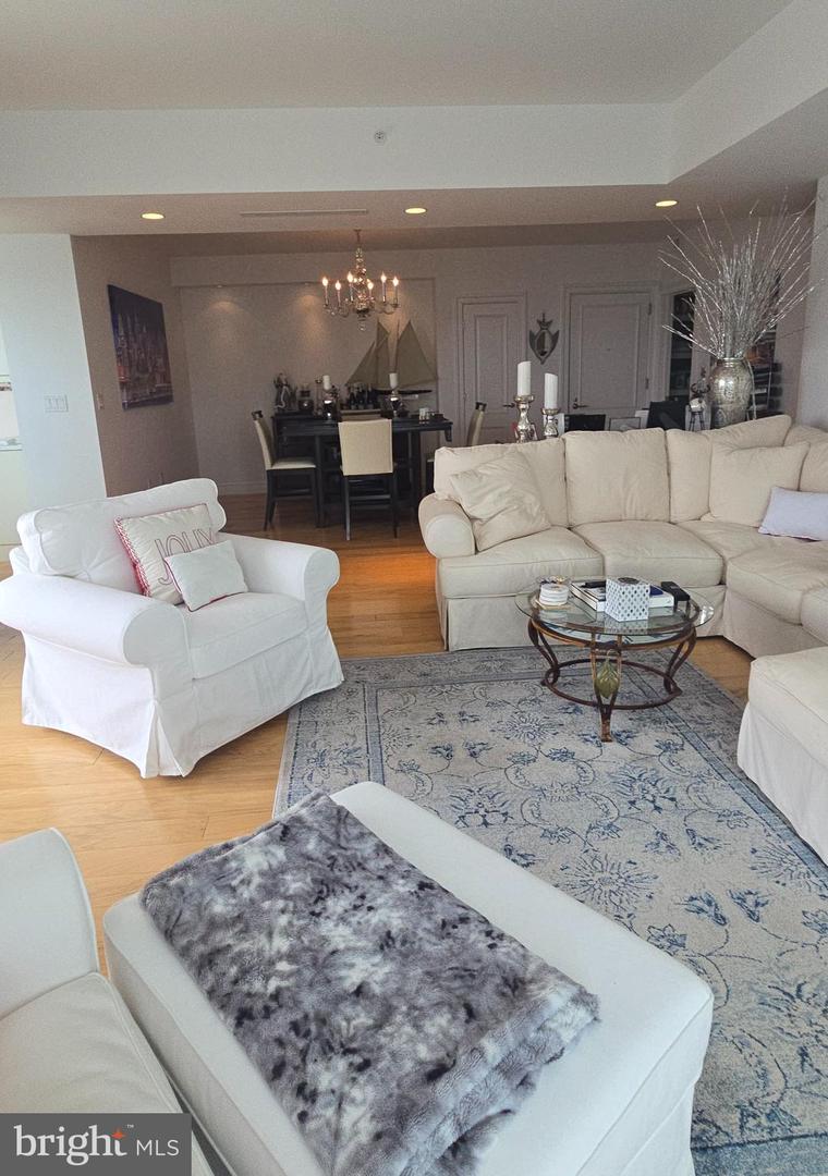 717 S Chris Columbus Boulevard #1502 Property Photo 1