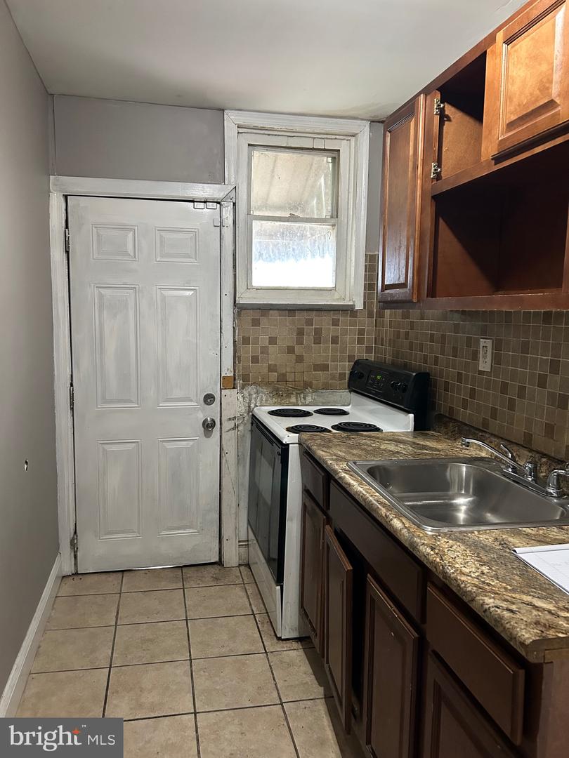 2610 S Sylmar St Property Photo 8