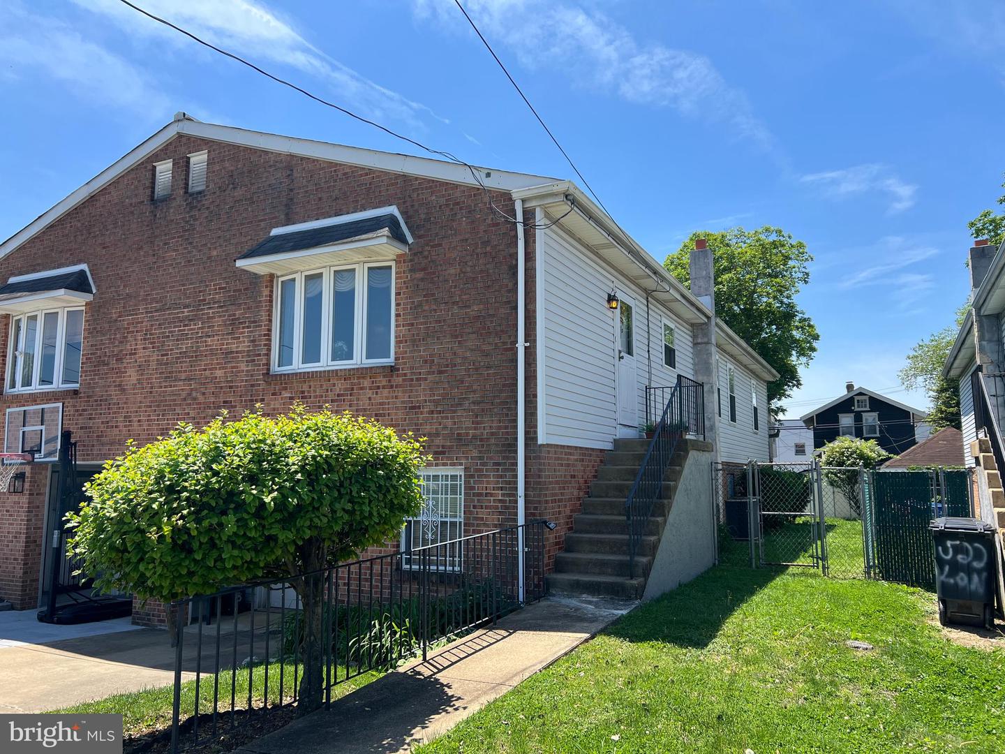 524 LONGSHORE AVE Property Photo 1