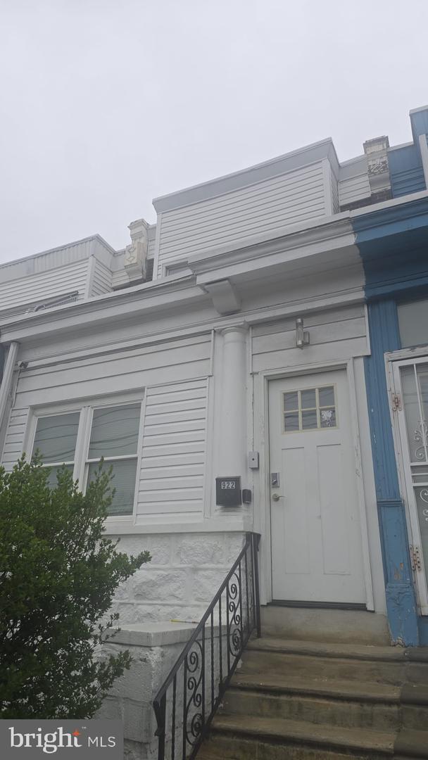 922 E Tioga St Property Photo 1