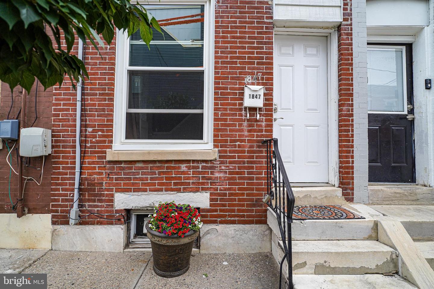 1847 E Harold St Property Photo 5
