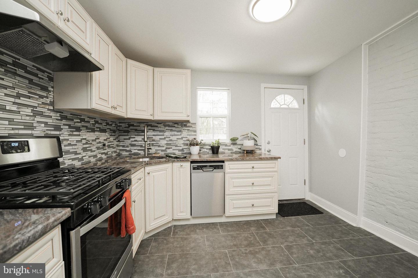 1847 E Harold St Property Photo 11