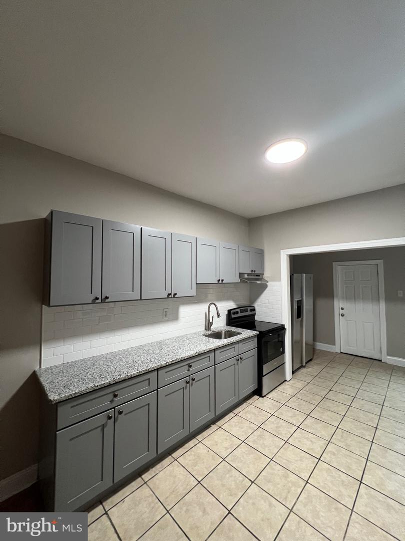 1312 N Alden St Property Photo 1