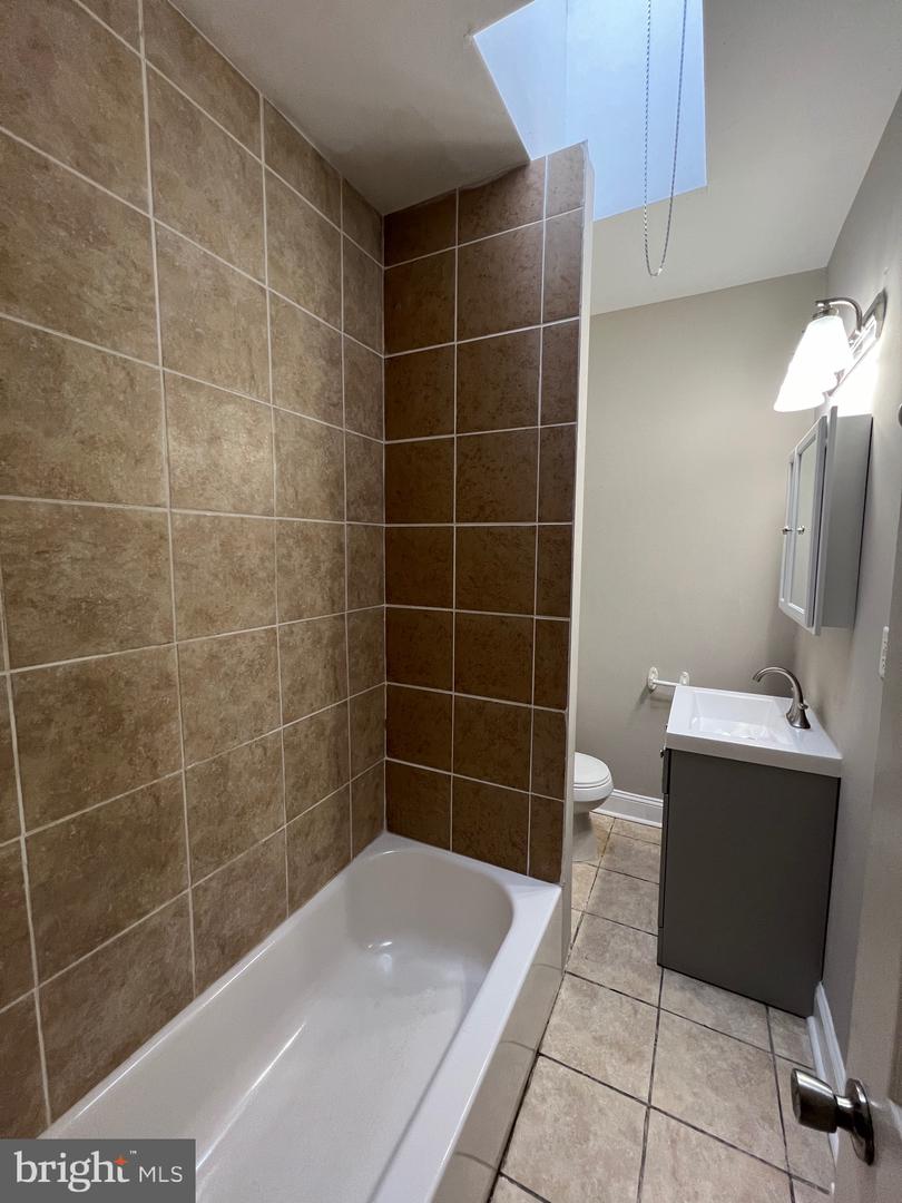 1312 N Alden St Property Photo 2