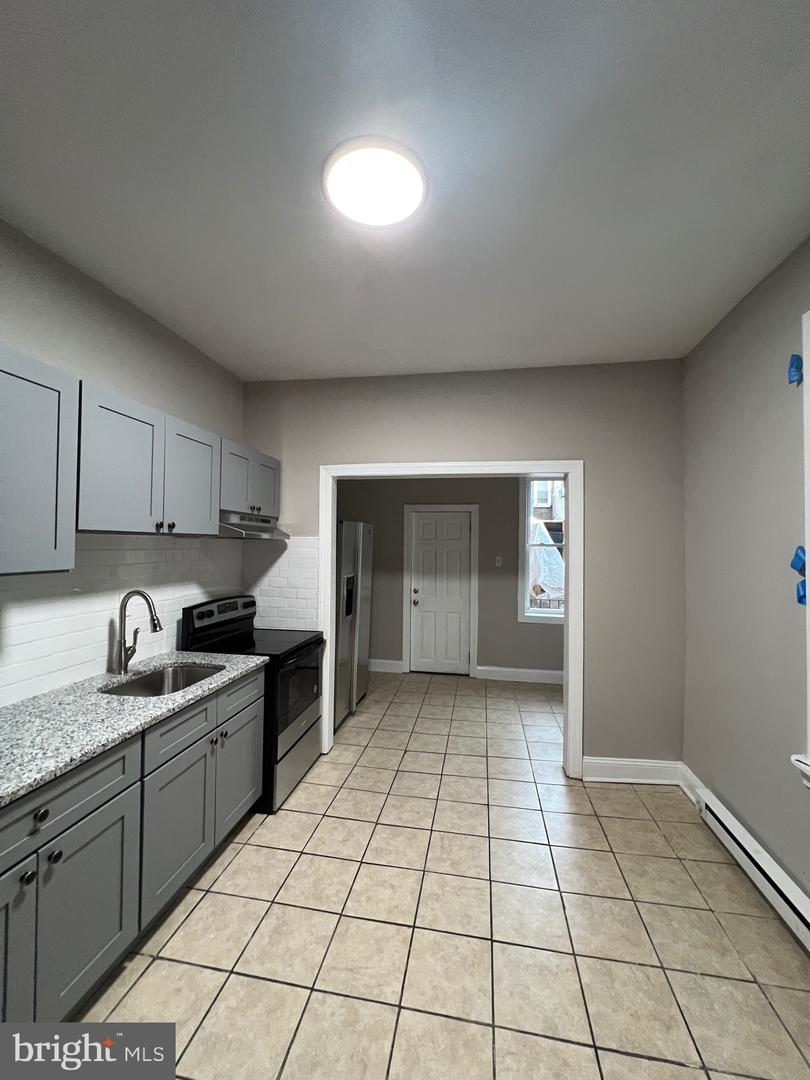 1312 N Alden St Property Photo 10