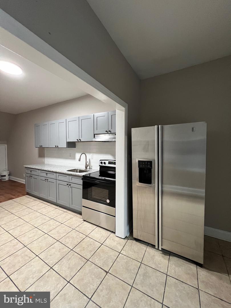 1312 N Alden St Property Photo 11