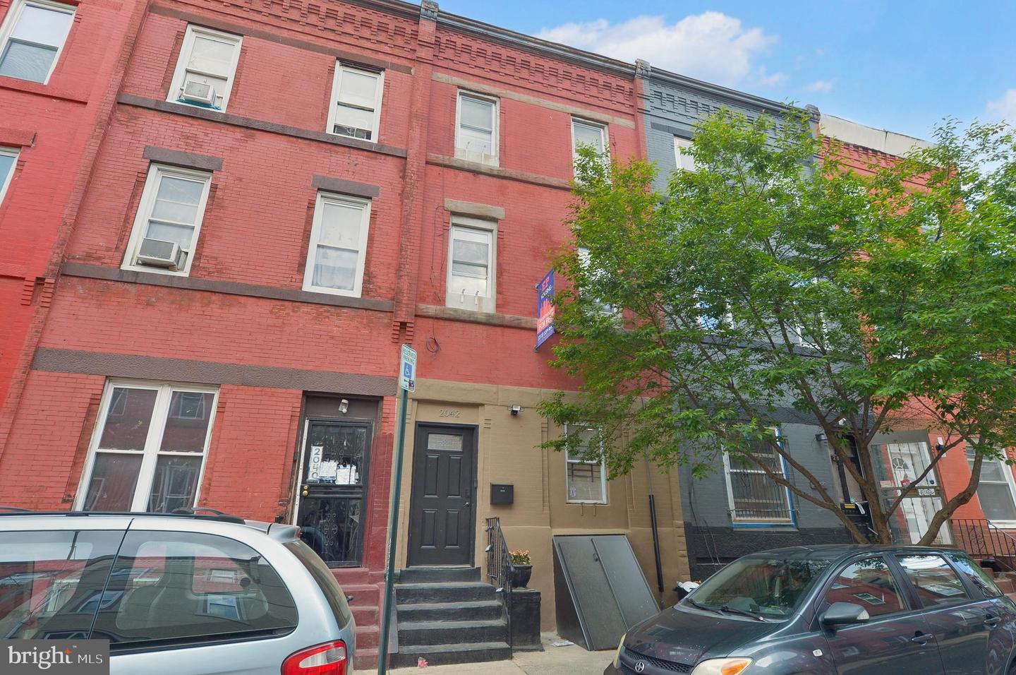 2042 N Gratz St Property Photo 1