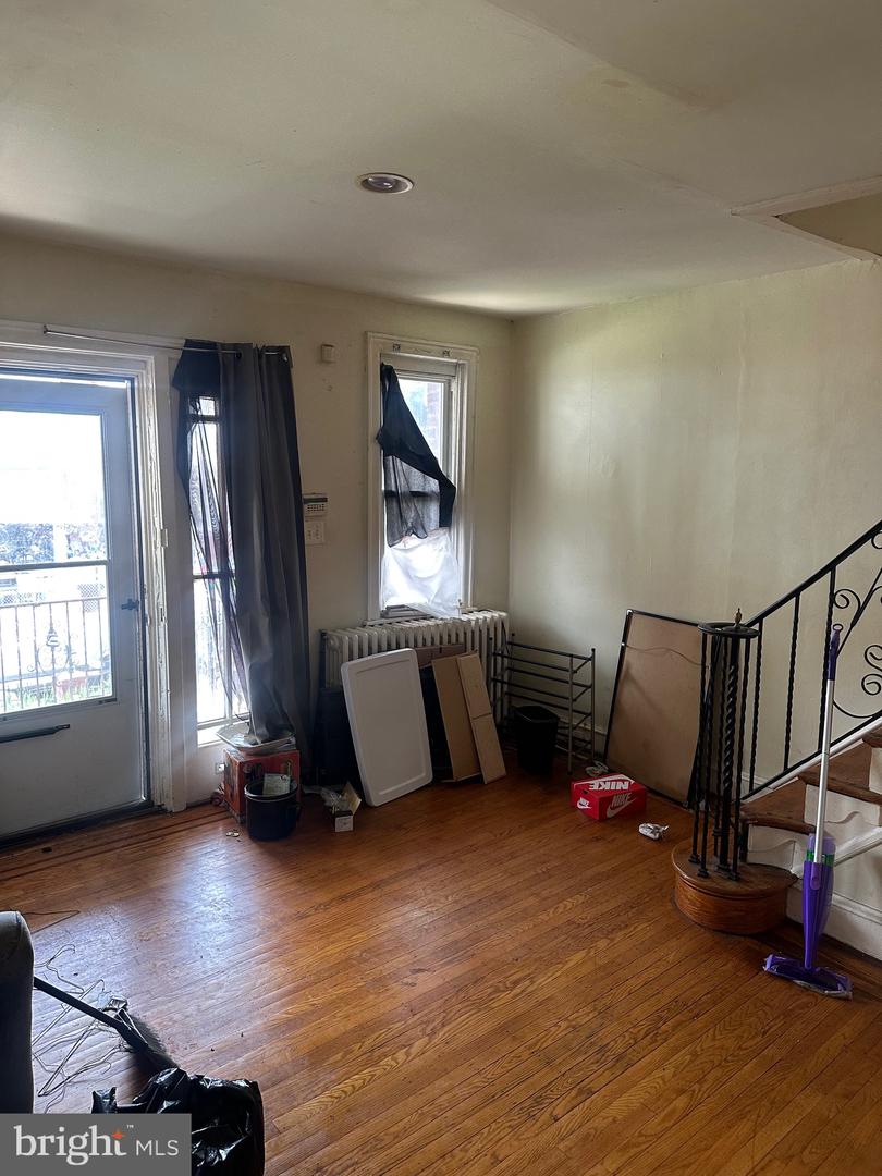 5920 N Franklin St Property Photo 2