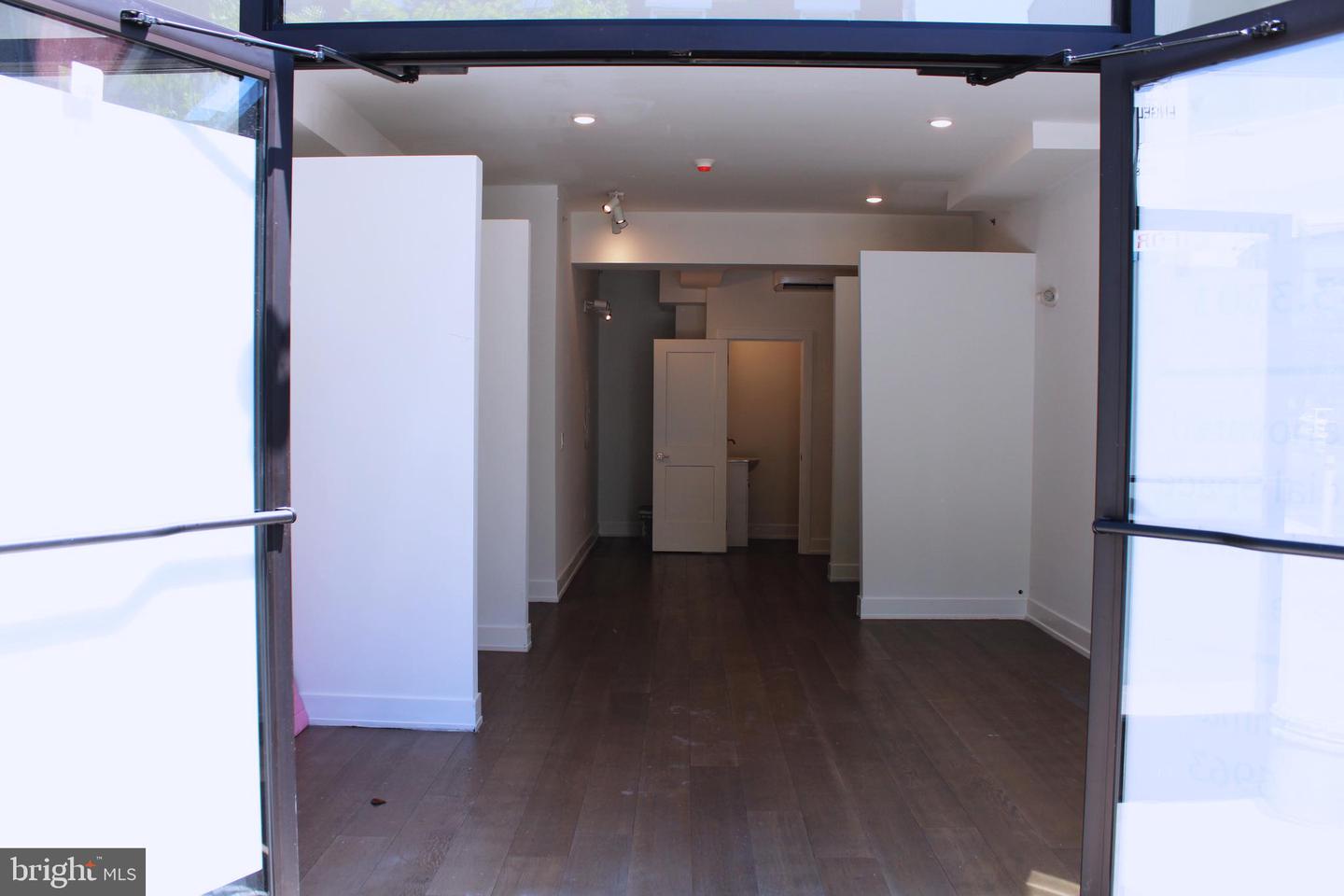 1527-29 Ridge Ave #1a Property Photo 3