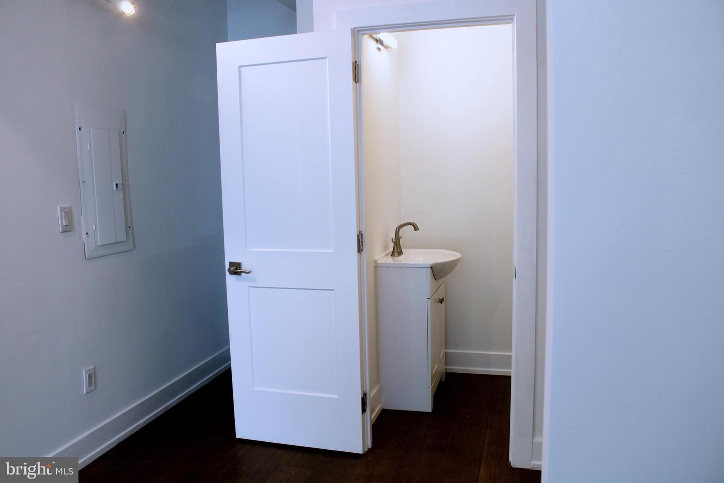 1527-29 Ridge Ave #1a Property Photo 6