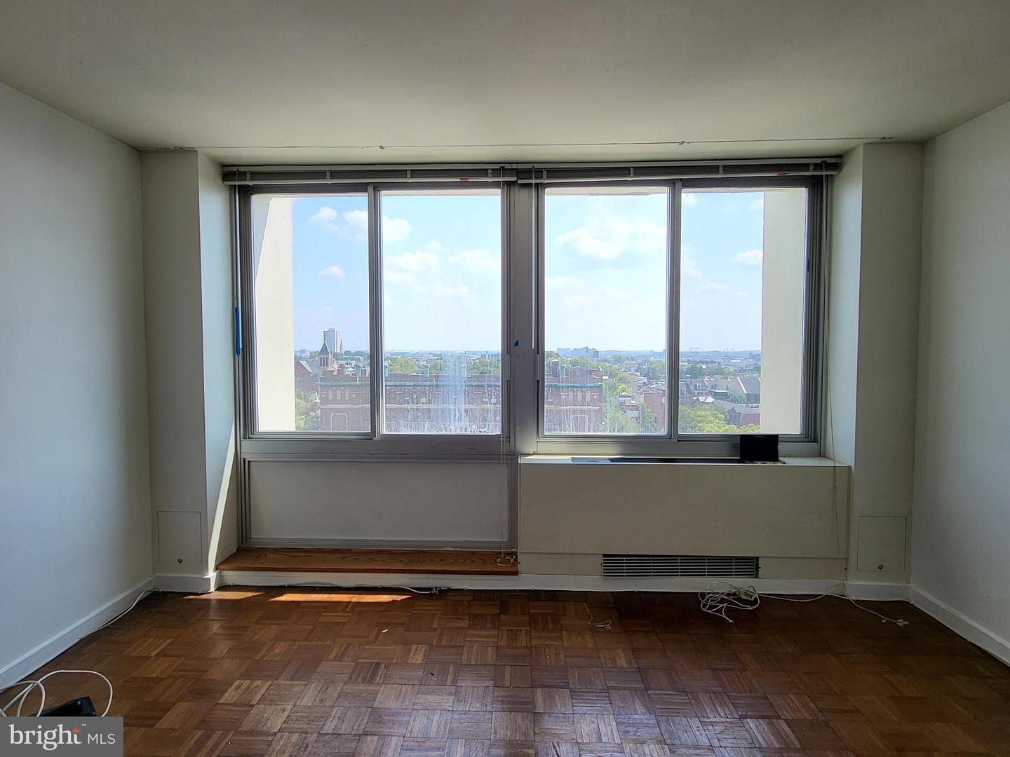 604-36 S Washington Sq #913 Property Photo 1