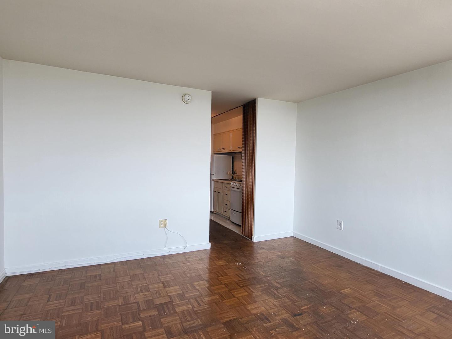 604-36 S Washington Sq #913 Property Photo 3