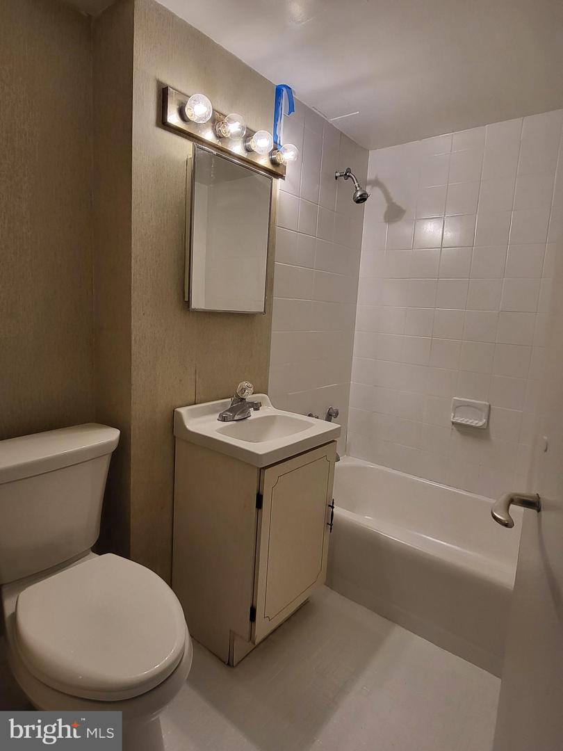 604-36 S Washington Sq #913 Property Photo 7