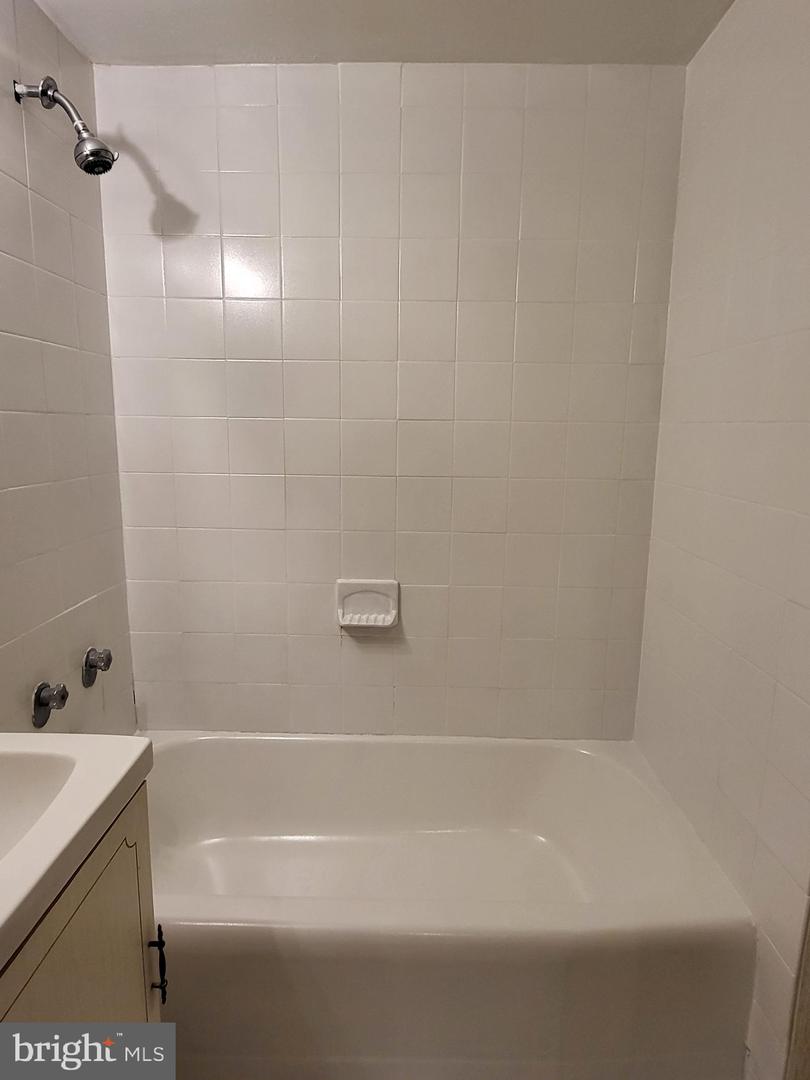 604-36 S Washington Sq #913 Property Photo 8