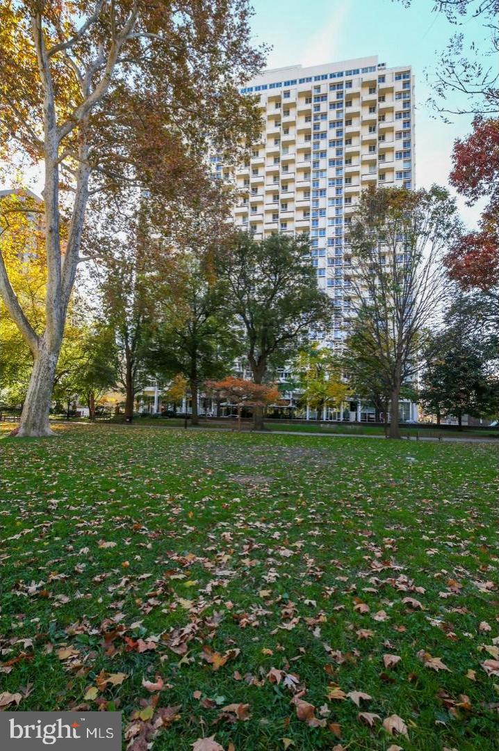604-36 S Washington Sq #913 Property Photo 17
